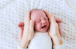 کج گرفتن گردن نوزاد