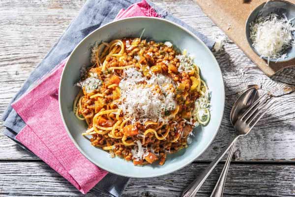 طرز تهیه ماکارونی با سویا و پنیر پیتزا