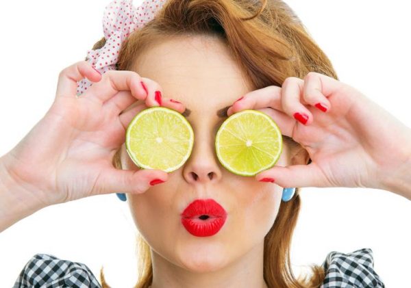 درمان سیاهی دور چشم با لیمو