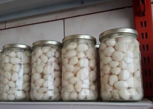 طرز تهیه سیر ترشی با سرکه سفید