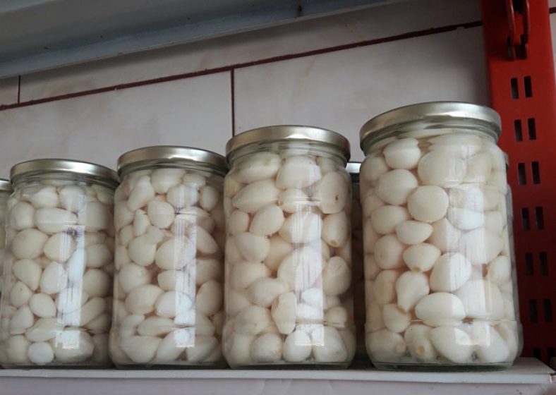 طرز تهیه سیر ترشی با سرکه سفید