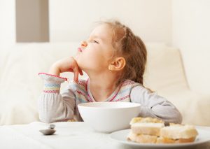 رفتار با کودک بد غذا