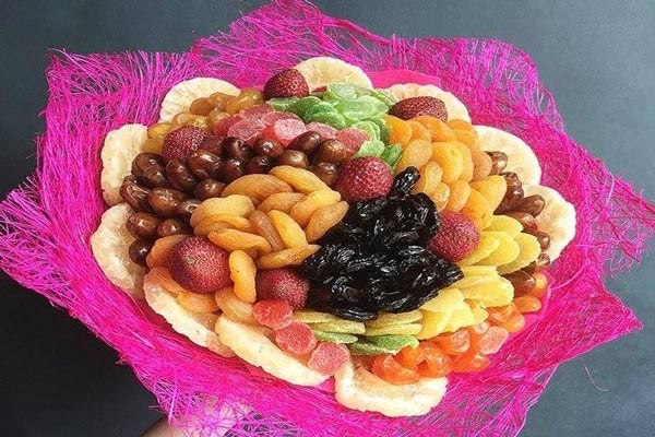 تزیین میز پذیرایی عید نوروز با میوه خشک