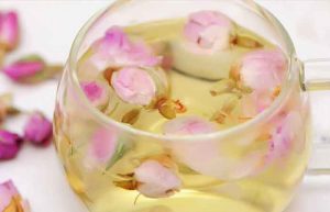 خواص و عوارض گل محمدی در بارداری