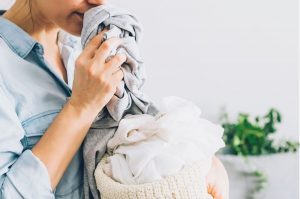 از بین بردن بوی بد لباس