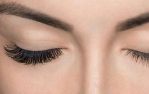 چگونه مژه مصنوعی بچسبانیم
