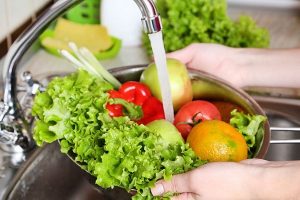 شستن سبزی و میوه با سرکه
