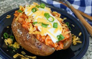 طرز تهیه سیب زمینی شکم پر