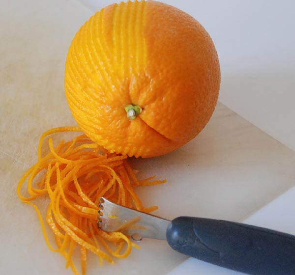 طرز گرفتن تلخی پوست پرتقال تازه