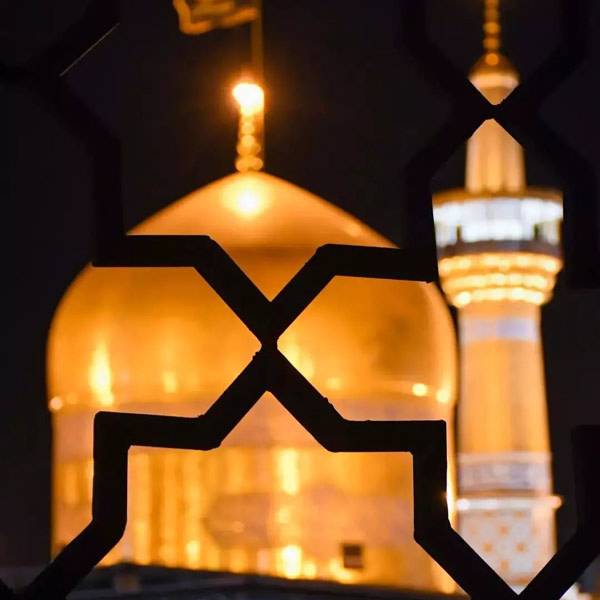 عکس گنبد امام رضا از پشت پنجره
