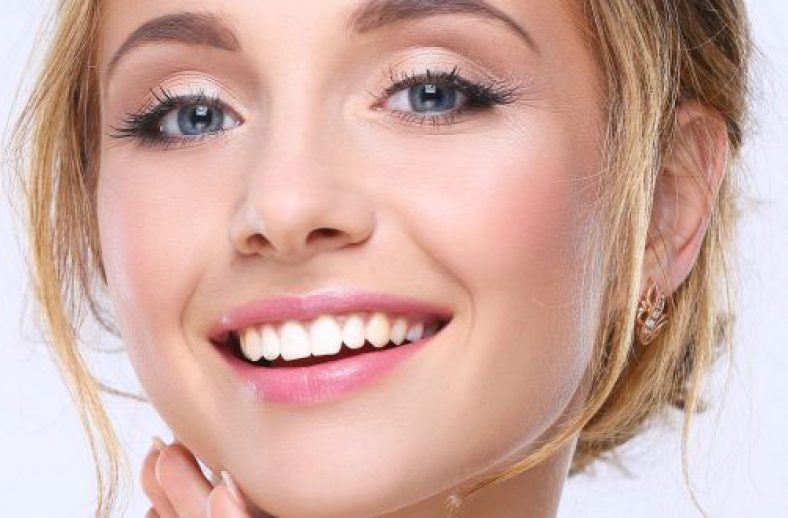 از بین بردن موهای زائد پشت لب