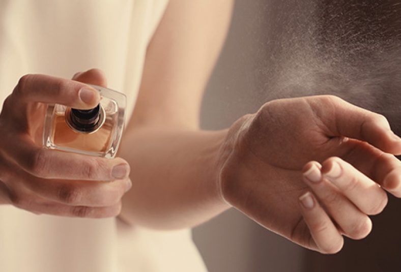 بهترین روش عطر زدن