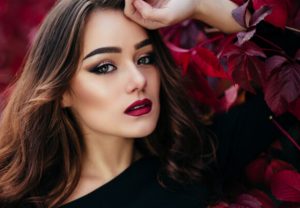آرایش چشم رو به پایین