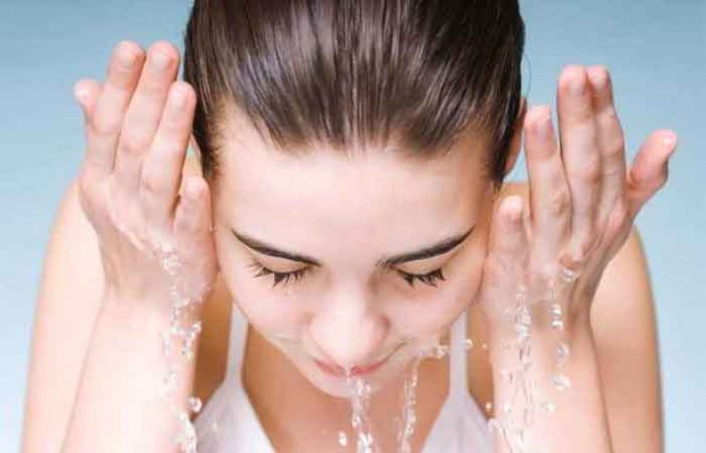 فواید و عوارض شستشوی صورت با آب سرد