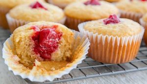 طرز تهیه کاپ کیک آلبالو