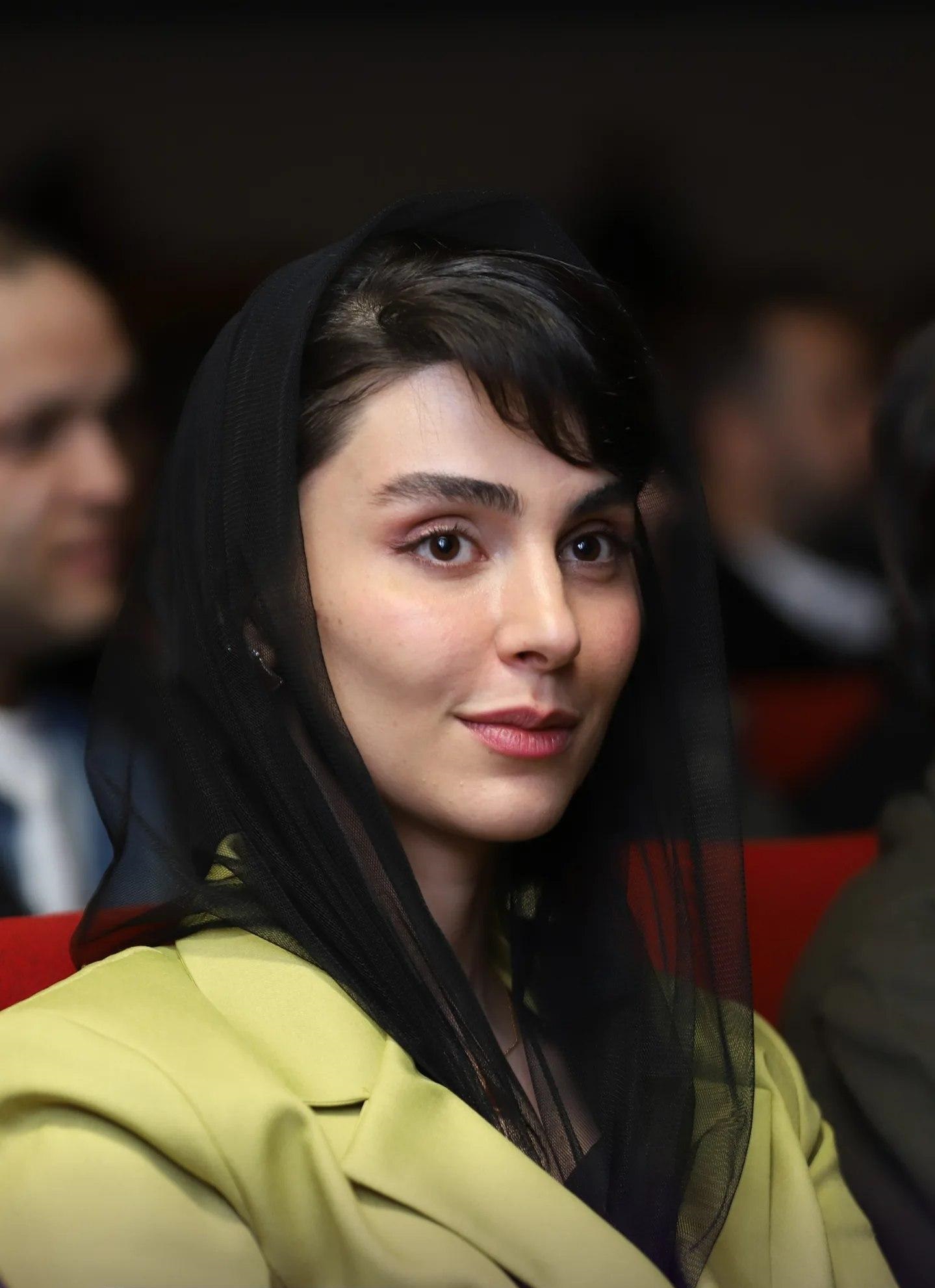 لاله مرزبان آبان