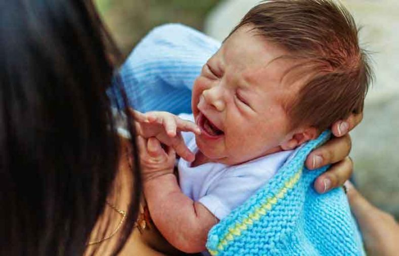 تنگی نفس نوزاد هنگام شیر خوردن
