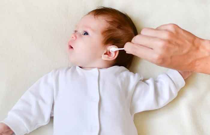 تمیز کردن گوش نوزاد
