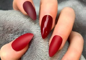 طراحی ناخن با لاک قرمز