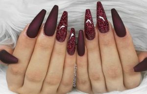 طراحی ناخن با لاک زرشکی