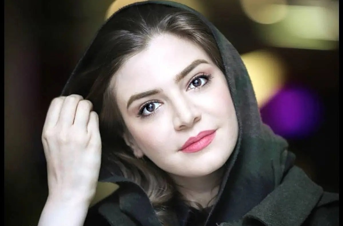 آوا دارویت بازیگر نقش نوبر سریال وارش