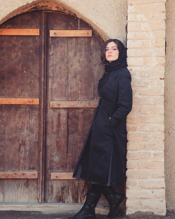 بازیگری آوا دارویت