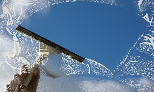 پاک کردن شیشه ساختمان