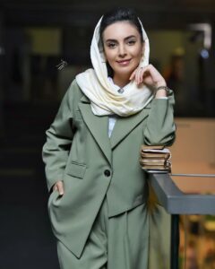 بیوگرافی مهشید جوادی