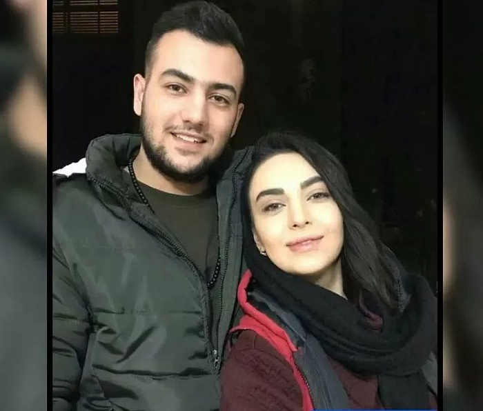 عکس مهشید جوادی و برادرش⁩