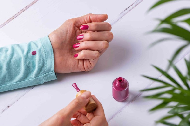 پاک کردن لاک از روی لباس