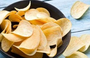 عوارض مصرف چیپس برای کودکان