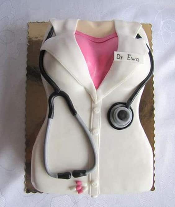 مدل کیک روز دکتر و پرستار به شکل روپوش زنانه