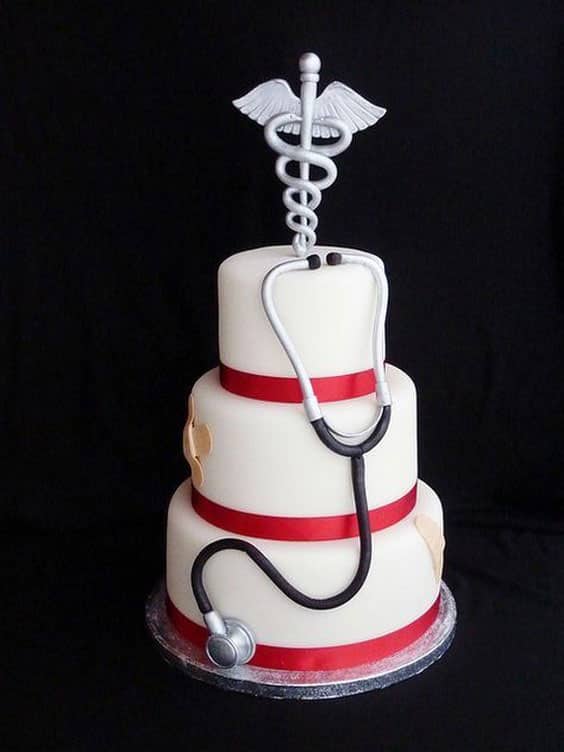 مدل کیک برای روز پرستار و پزشک چند طبقه ساده
