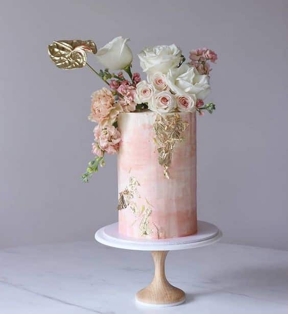 مدل کیک خامه ای مدرن عروسی یک طبقه با تزیین خاص گل  