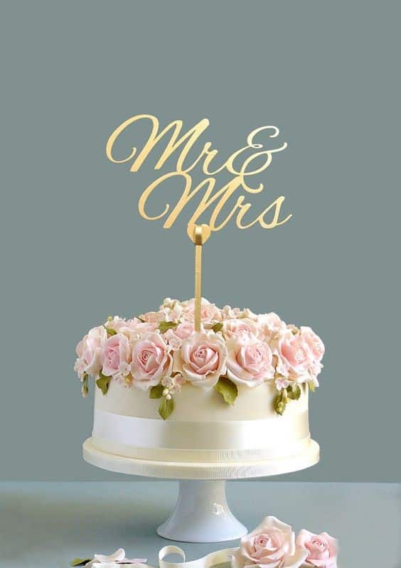 مدل کیک عروسی کار شده با فوندانت یک طبقه با تزیین گل 