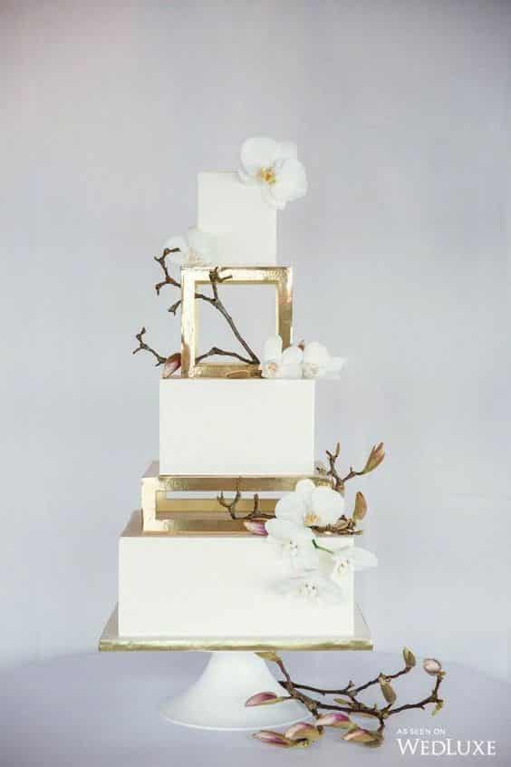 مدل کیک عروسی سه طبقه با 2 طبقه کاذب و گل ارکیده 