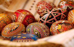 نقاشی و تزیین تخم شترمرغ