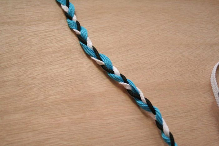 دستبند با بند کفش به صورت بافت 2