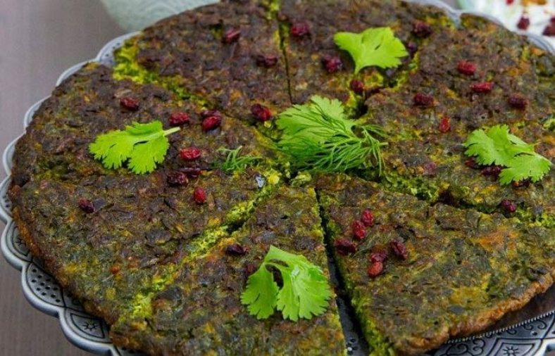 کوکو سبزی با سبزی خشک