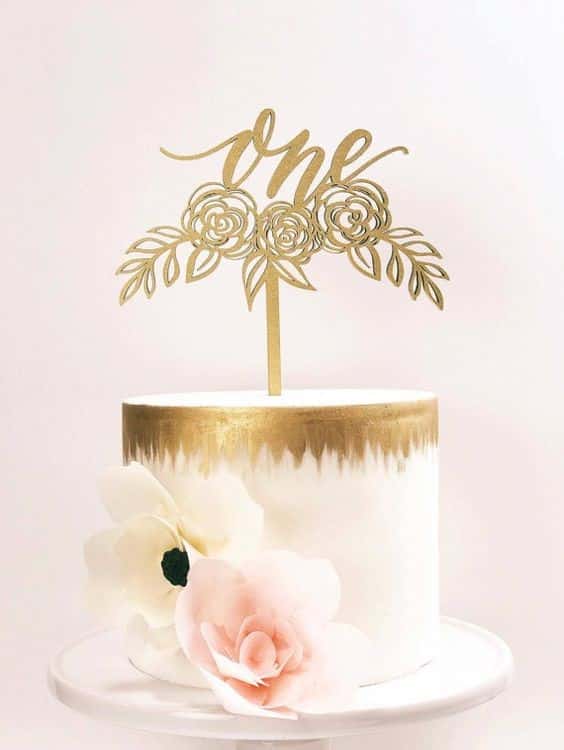 مدل کیک اولین سالگرد عروسی با فوندات تزیین شده با گل  