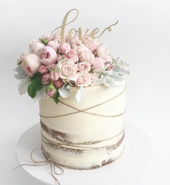 مدل کیک خامه ای سالگرد عروسی تزیین شده با گل رز مینیاتوری 