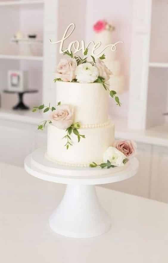 مدل کیک دو طبقه سالگرد عروسی با تزیین گل 