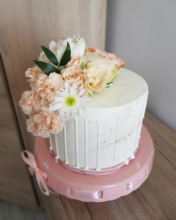 کیک با تزیین گل سالگرد ازدواج