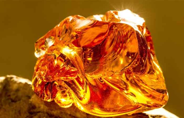 سنگ کهربا ؛ خواص، انواع و تشخیص سنگ اصل | ستاره