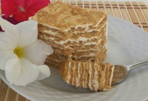 طرز تهیه کیک یخچالی موزی