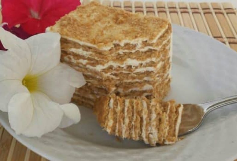 طرز تهیه کیک یخچالی موزی