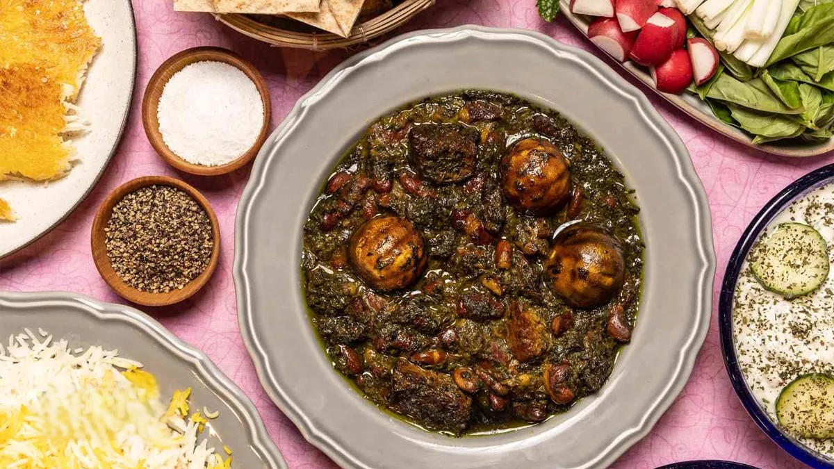 مقدار کالری قورمه سبزی