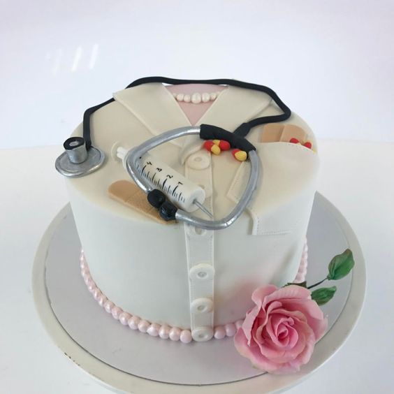 ایده کیک روز پزشک زنانه