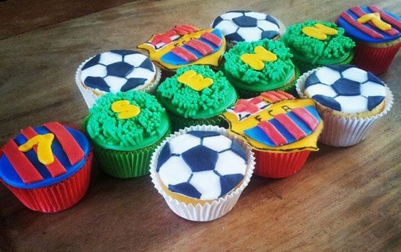 مدل کاپ کیک فوتبالی با تم بارسلونا