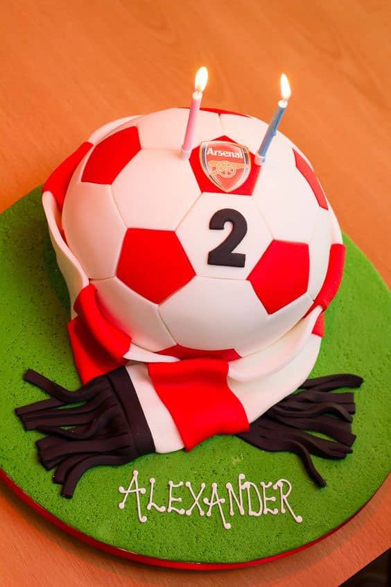 مدل کیک تولد به شکل توپ فوتبالی با تم تیم آرسنال